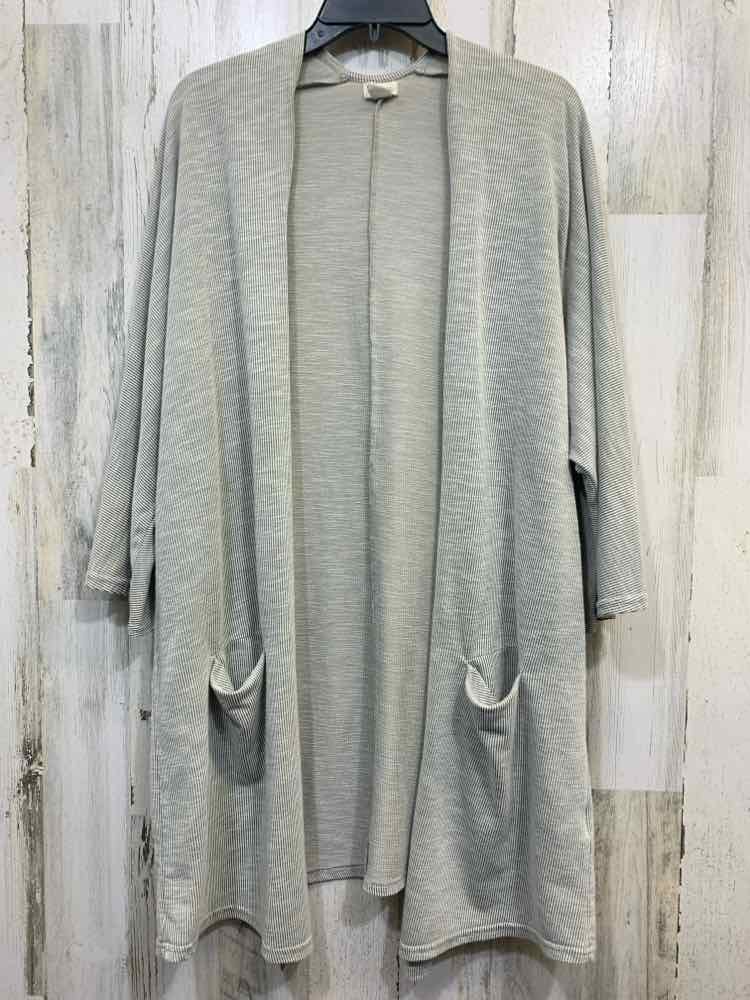 PRE-OWNED DONNI Tops Size ONE SIZE PLUS Gray RIBBED BAT SLEEVES Cardigan