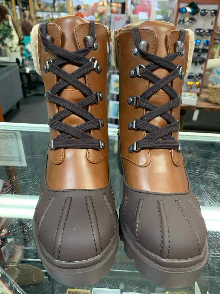 NWT STEVE MADDEN SHOES Shoe Size 8 OFF WHITE ANKLE RAIN Boots W/FUR