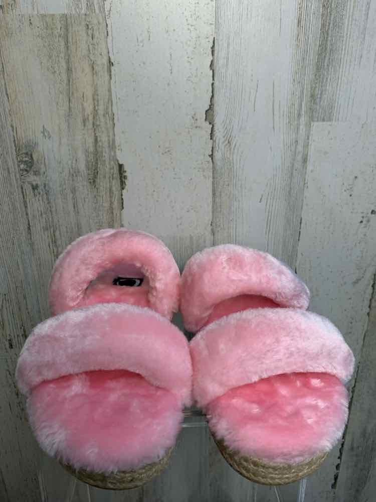 NWT SHOES 9 Pink Shoes/2 STRAP FLUFFY SLIPPRERS