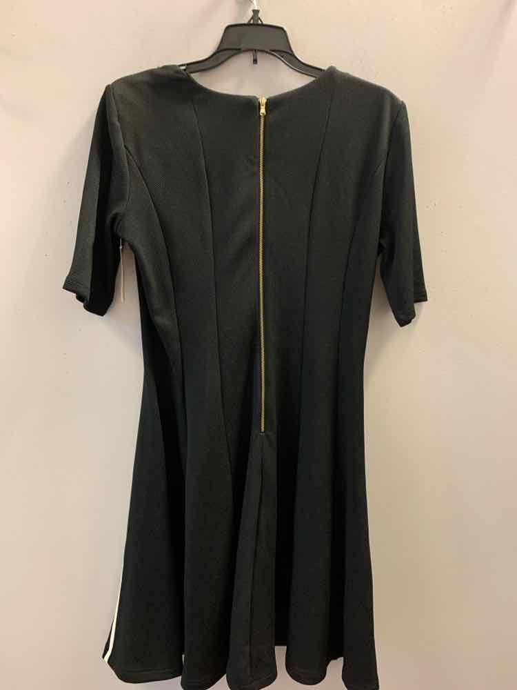LAURA Dresses and Skirts Size 8 BLK/IVRY SHORT SLEEVES Dress