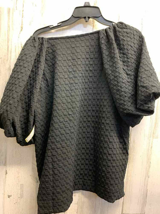 NWT UMGEE Tops Size M Black BELL SLEEVES Blouse