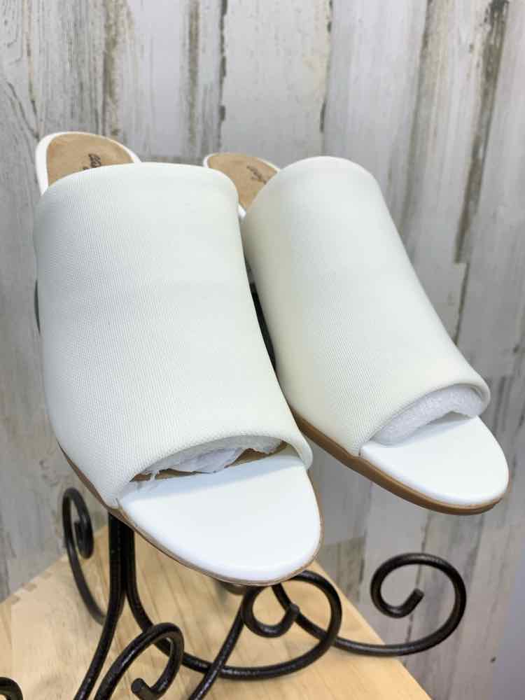 NWOT EASY STREET SHOES Shoe Size 10 White 10 Shoes