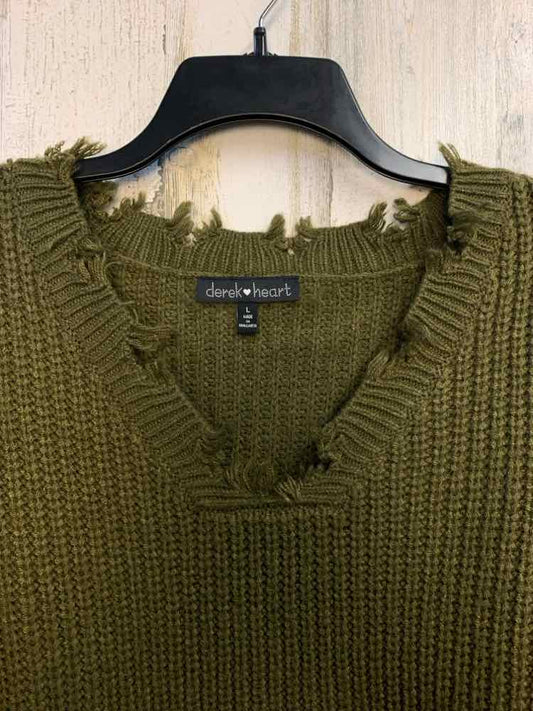 PRE-OWNED DEREK HEART Tops Size L Olive LONG SLEEVES TOP/DISTRESSED V-NECK