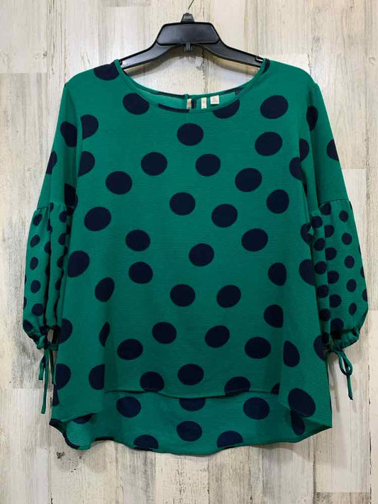 PRE-OWNED CATO Tops Size XL GREEN/BLUE DOTS TOP/GREEN/BLUE LARGE POLKA DOTS TOP