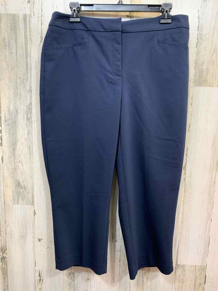 NWT Size 1 CHICO BOTTOMS NAVY BLUE CAPRI Pants/FABULOUSLY SLIMMING STRETCH
