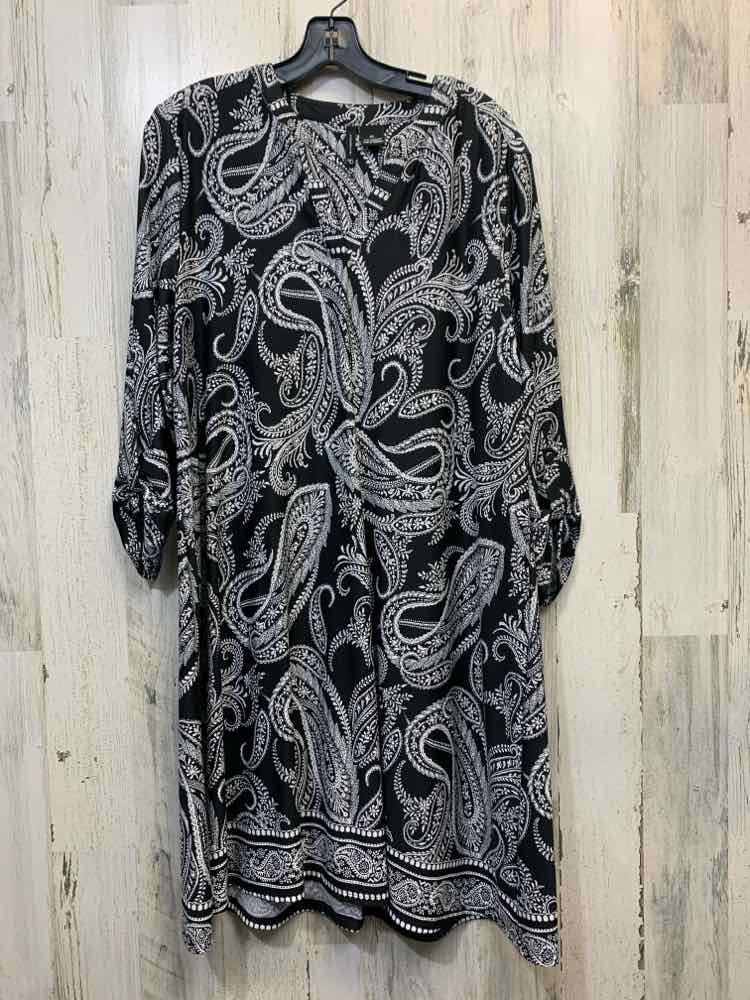 NWT NEW DIRECTION DRE Size XL BLACK/WHITE Paisley LOG SLEEVE DRESS /BLACK/WHITE