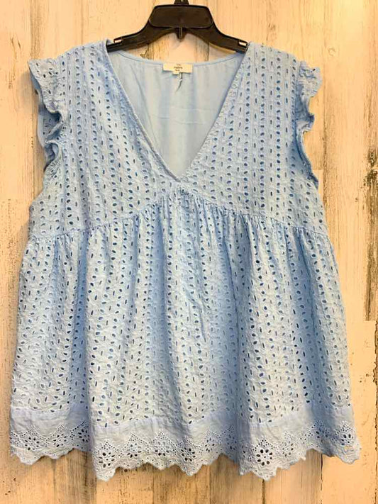 PRE-OWNED ENTRO PLUS SIZES Size 1X LIGHT BLUE PATTERN SHORT SLEEVES TOP