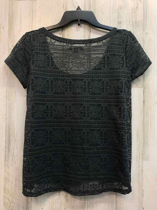 AMERICAN EAGLE Tops Size S Gray Lace SHORT SLEEVES TOP