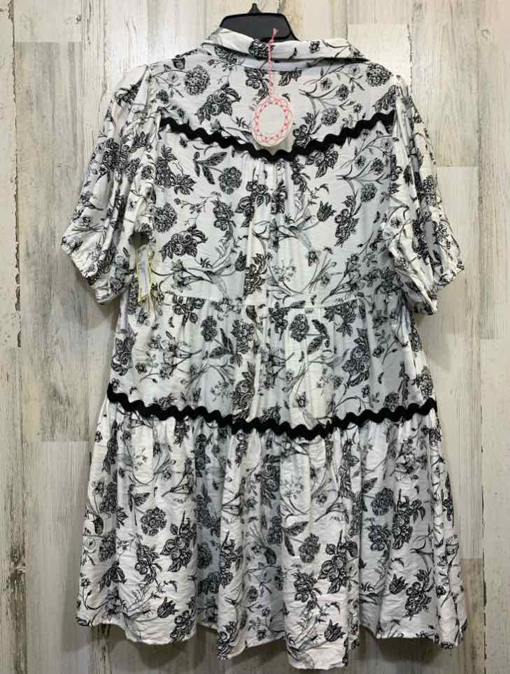 NWT UMGEE Dresses and Skirts Size M WHT/BLACK Floral TIERED Dress/COLLARED