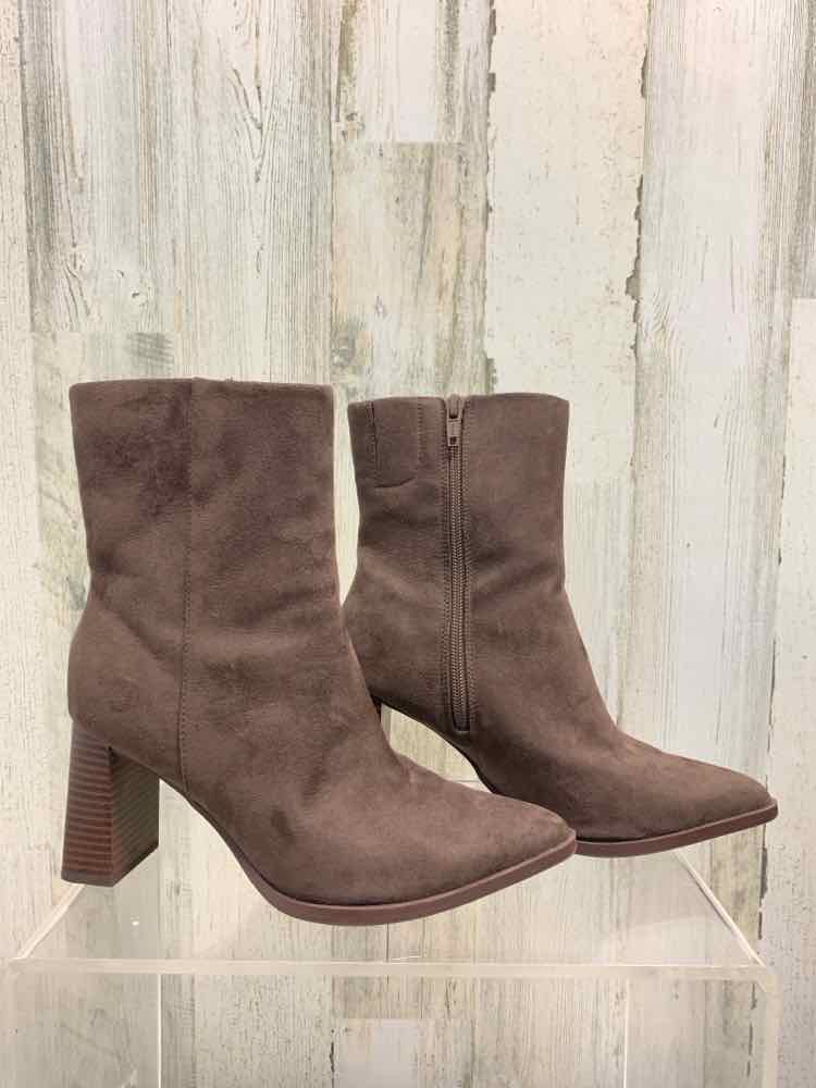 PRE-OWNED BROWN Size 6 Shoes/BROWN SUEDE BOOTIES. CHUNKY HEEL & POINTED TOE. ZIP