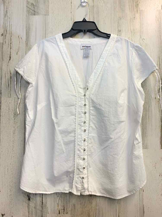 UNIQUE SPECTRUM PLUS SIZES Size 1X White Eyelet CAP SLEEVE TOP