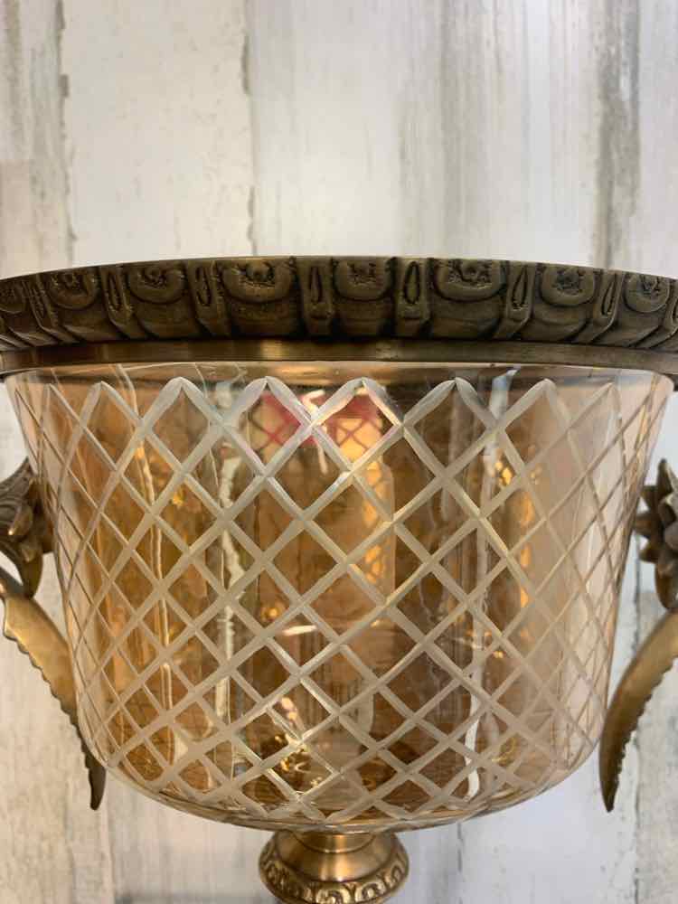 HOME DECOR/BRASS GLASS URN