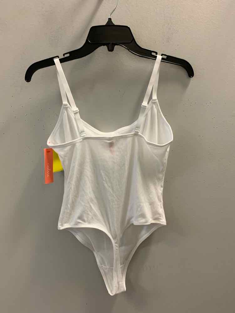 NWT COLSIE Tops Size L White BODYSUIT TOP