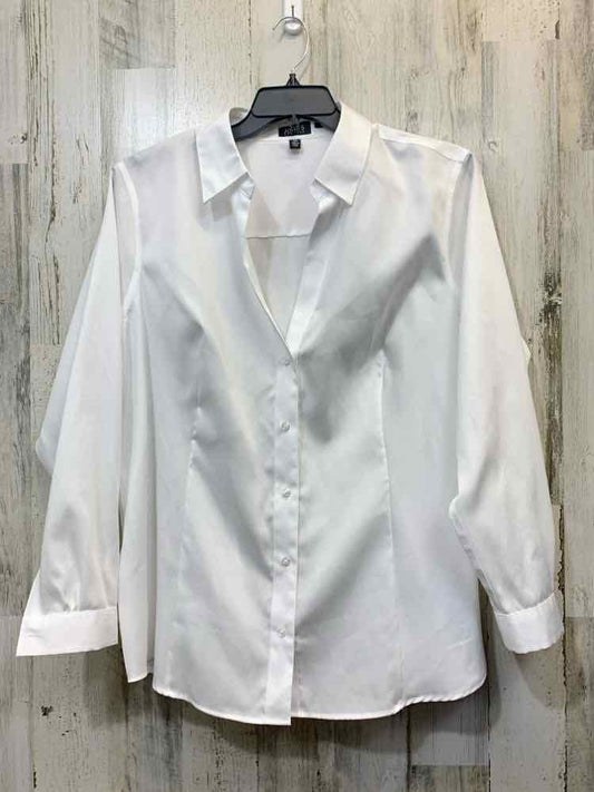 PRE-OWNED JONES NEW YORK PLUS SIZES Size 2X White Solid BUTTON UP TOP/WHITE BUTT