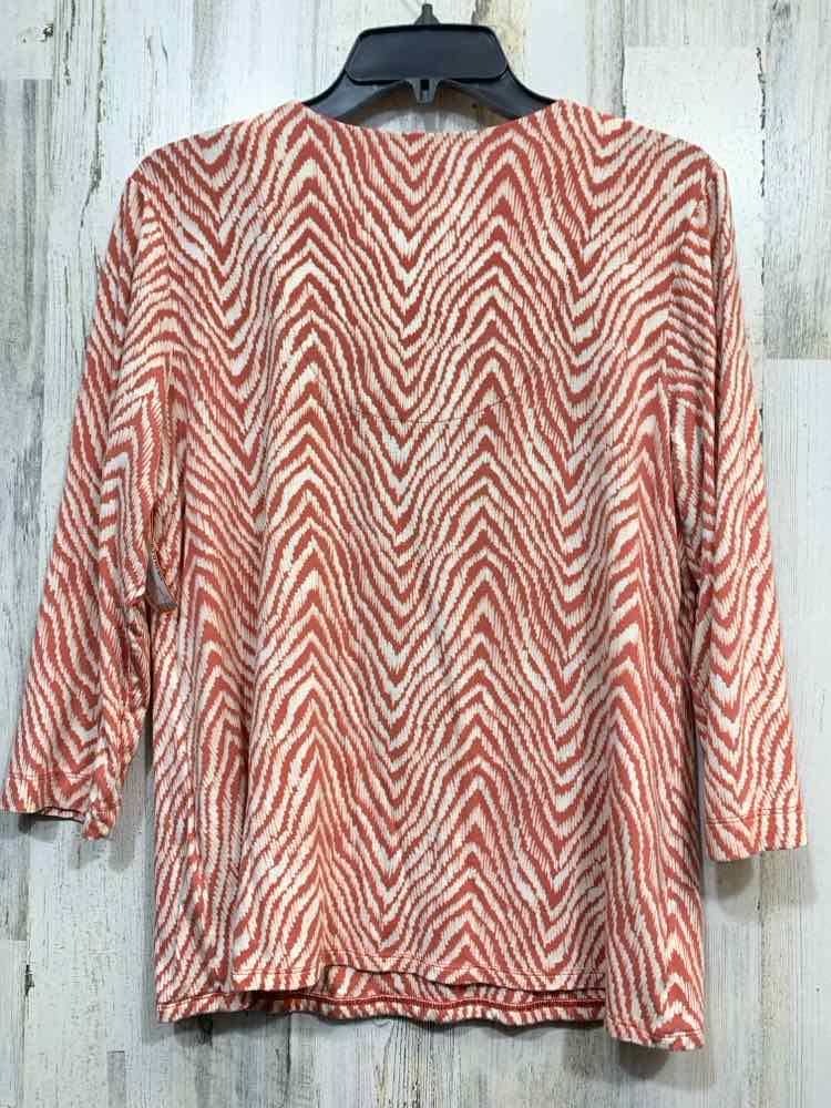 PRE-OWNED CHICO'S Size 1 Tops CRM/PEACH CHEVRON 3/4 SLEEVE V NECK BLOUSE