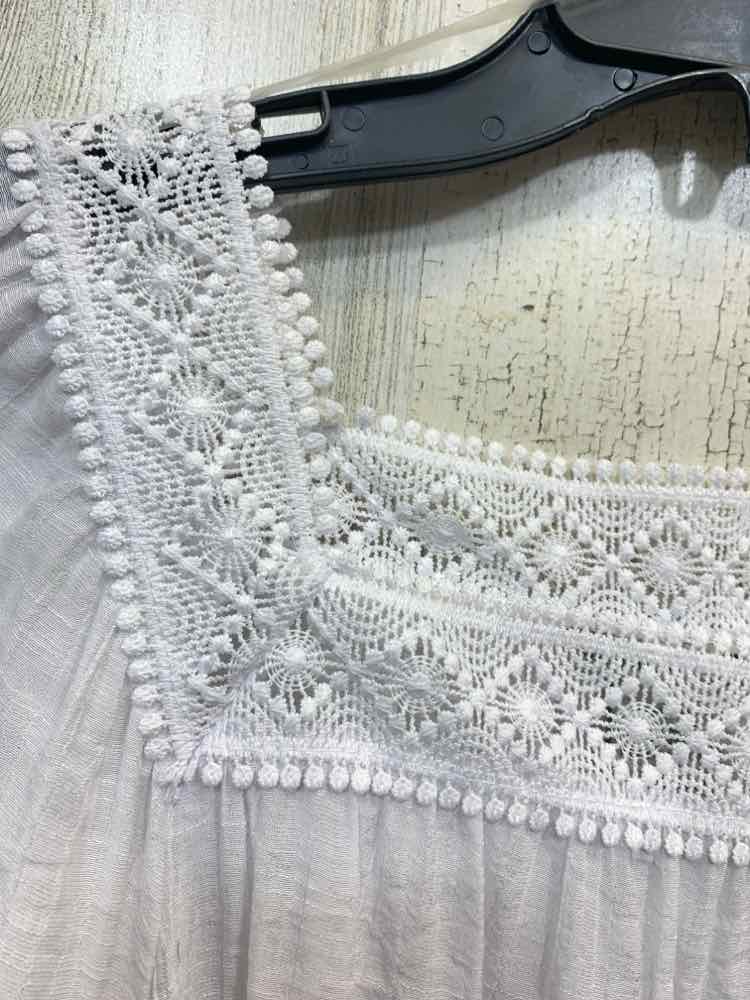 PRE-OWNED SABRINA LAUREN Tops Size M White KNIT LONG SLEEVE Blouse/WHITE LONG SL