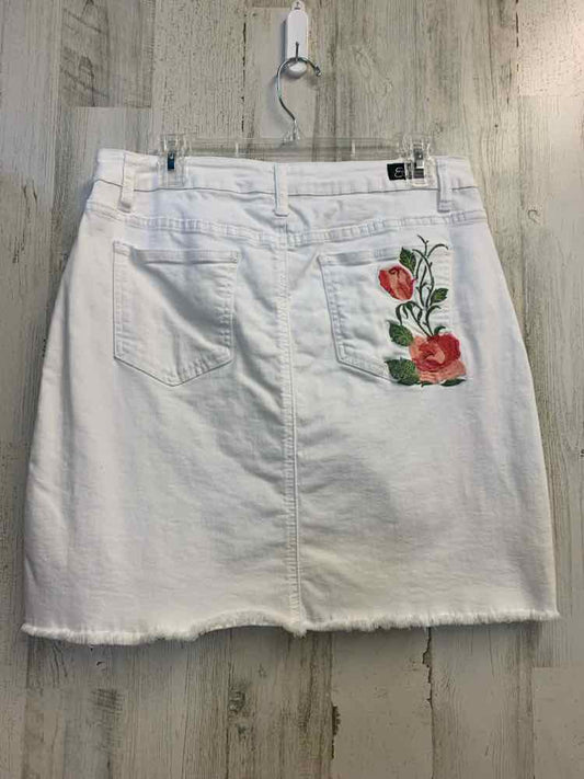 EARL JEAN Dresses and Skirts Size 12 WHT/RED/GRN ROSES MINI Skirt