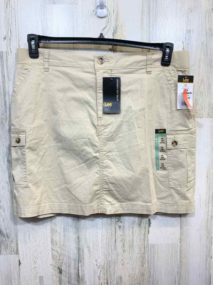 NWT Size 18 LEE/CARGO POCKET STYLE SKORT