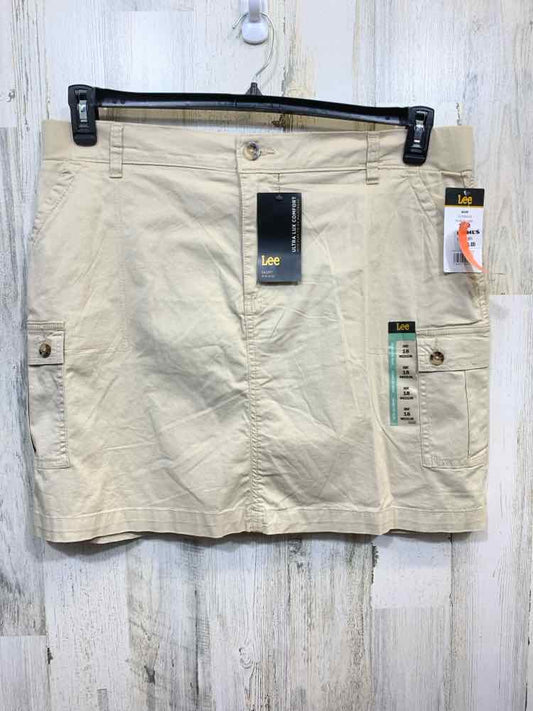 NWT Size 18 LEE/CARGO POCKET STYLE SKORT