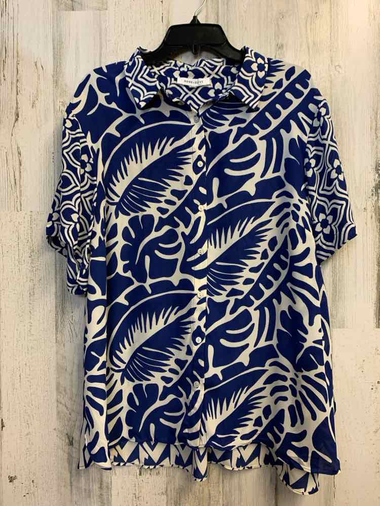 PRE-OWNED ROSE & OLIVE PLUS SIZES Size 1X BLU/WHT LEAFS SHORT SLEEVES TOP