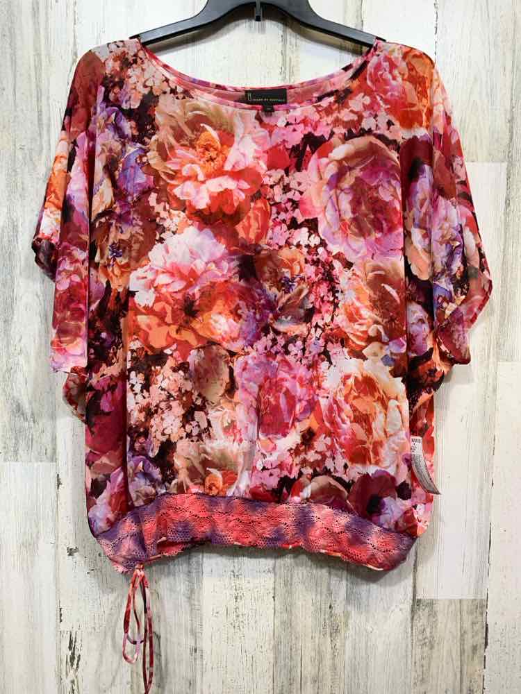 PRE-OWNED JEANS BY BUFFALO/SHORT SLEEVE RELAXED FIT GATHERED LACE HEM TOP