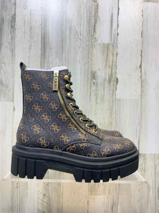 NWT GUESS SHOES Shoe Size 9.5 Brown Shoes/BOOTS GOLD BUCKLES STRING