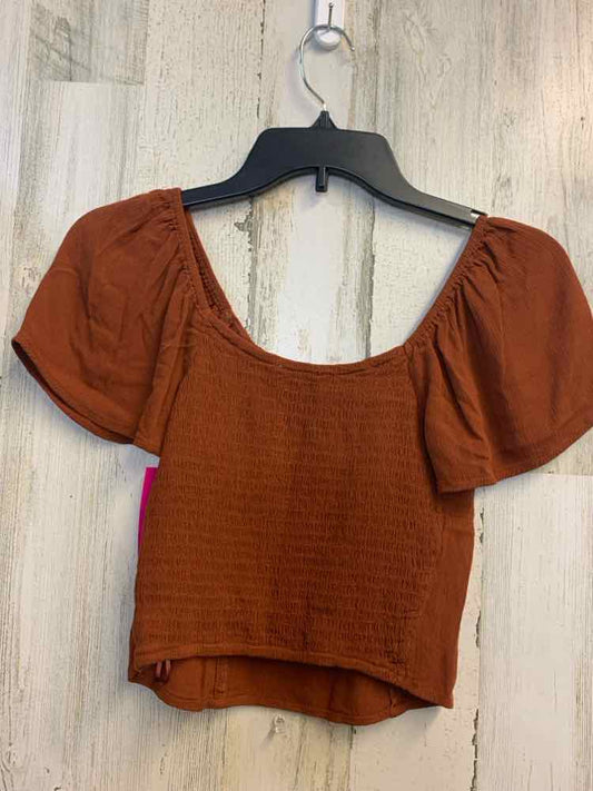 PRE-OWNED HOLLISTER Tops Size XS Brown Solid CROP TOP TOP/BORWN CROP TOP. FLOWY