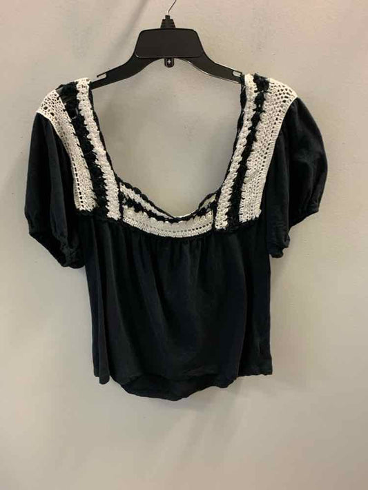 Size M LUCKY BRAND BLK/WHT SHORT SLEEVES TOP