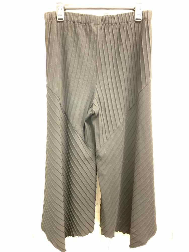 PRE-OWNED Size L FOCUS BOTTOMS Black Solid CAPRI Pants/STRETCH WAIST