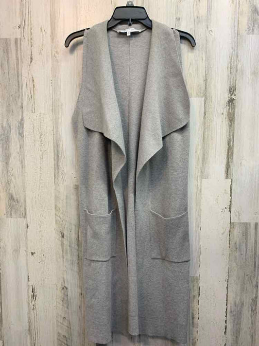 CUPCAKES & CASHMERE Tops Size M Gray VEST TOP