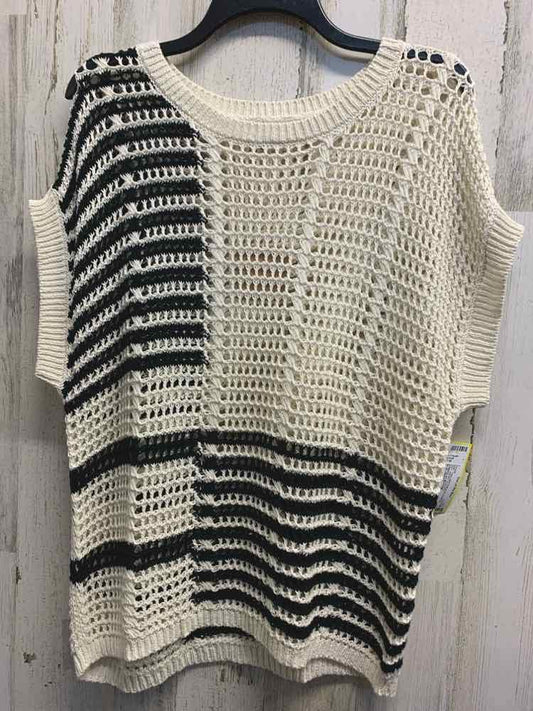 NWT BLUE PEPPER Tops Size L WHITE/BLACK Crochet KNIT SHORT SLEEVES Blouse