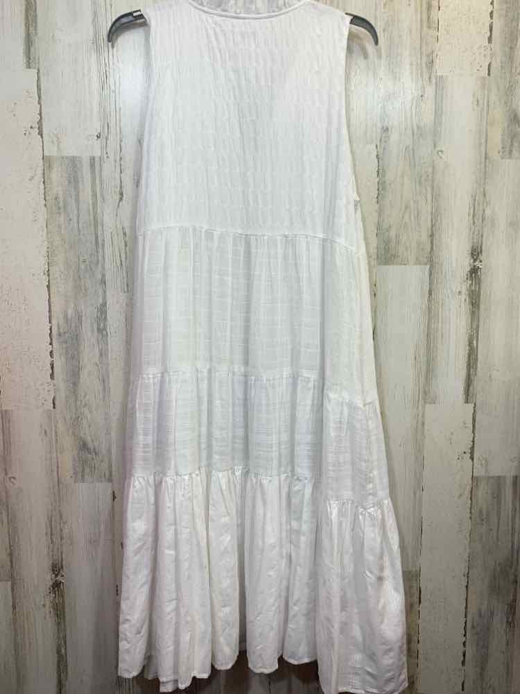 PRE-OWNED WONDERLY Dresses and Skirts Size 2X White TIER MAXI Dress/WHITE SLEEVE