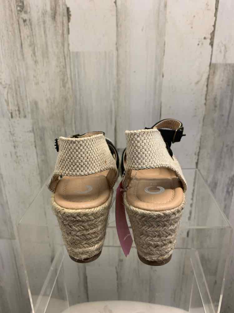 NWT JOURNEE COLLECTION SHOES Shoe Size 6.5 TAN/BLK Shoes