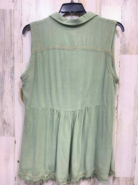 NWT UMGEE Tops Size L SAGE SLEEVELESS/1/2 BUTTONS/LOOSE FRINGE TRIM Blouse