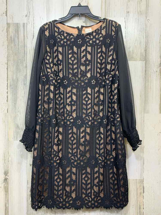 PRE-OWNED CHICOS Dresses and Skirts Size 2 BLACK/TAN Lace SHEATH Dress/BLACK/TAN