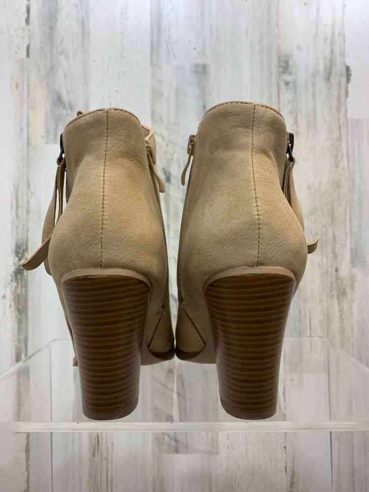 NWT JOURNEE COLLECTION SHOES Shoe Size 7 Tan Solid ANKLE BOOTIE Boots/TAN ANKLE