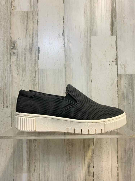 NWT CL BY LAUNDRY SHOES Shoe Size 6 Taupe Shoes