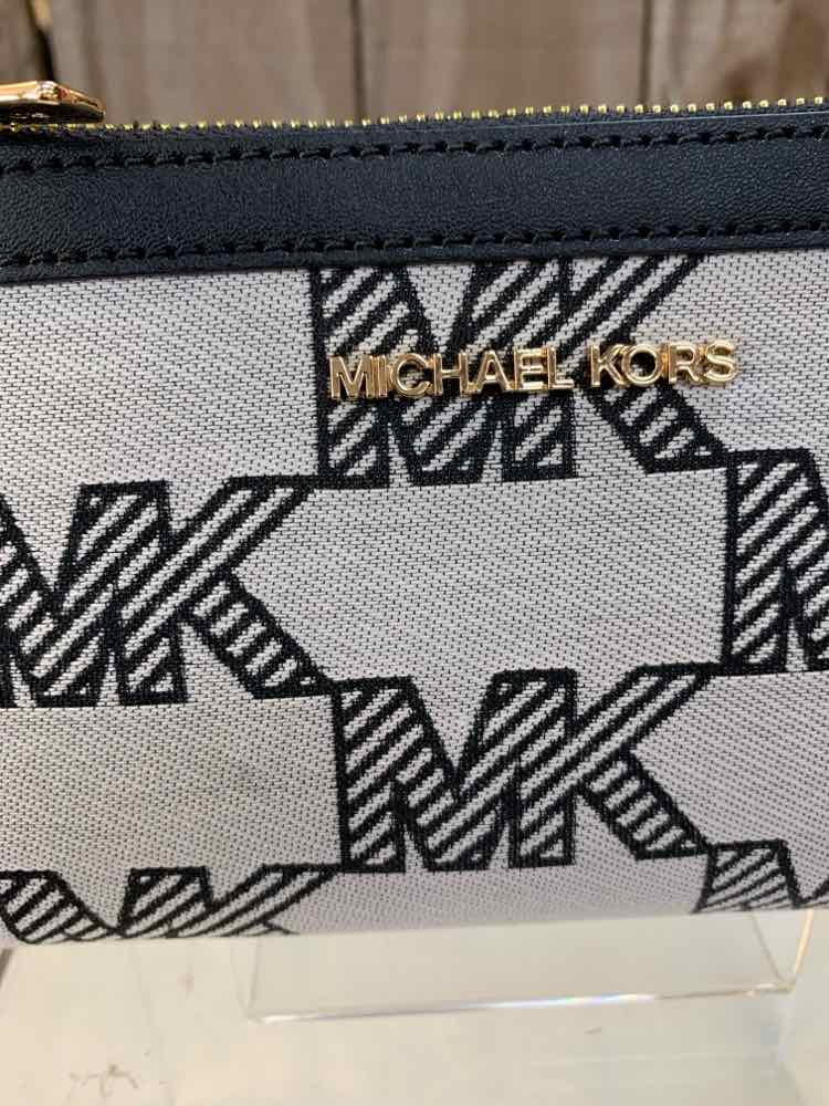 NWT MICHAEL KORS Designer Handbags BLK/BGE BI-FOLD WALLET