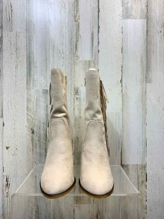 PRE-OWNED SODA SHOES Shoe Size 8.5 Cream FRINGE BOOT Boots/CREAM MID-CALF BLOCK