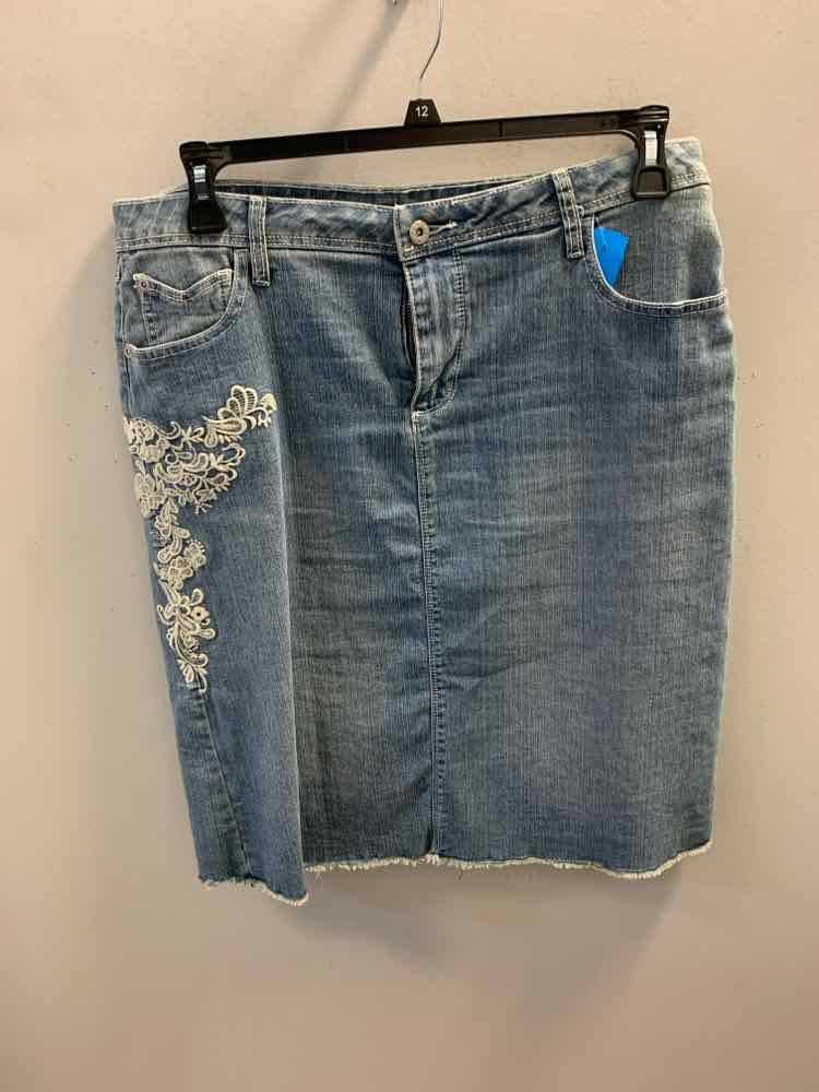 V.S.H JEANS Dresses and Skirts Size 12 JEAN Floral Skirt