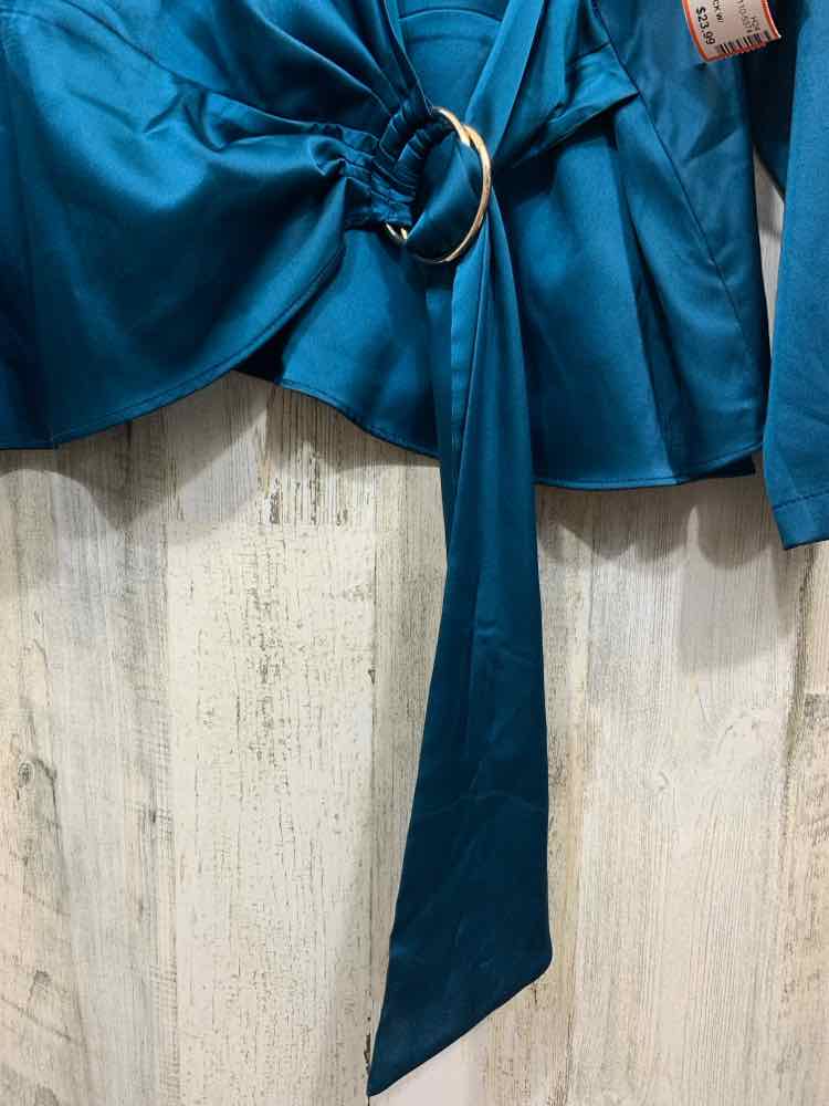 NWT INC/DRAPED/WRAP LOOK V-NECK W/ METAL RING DETAIL