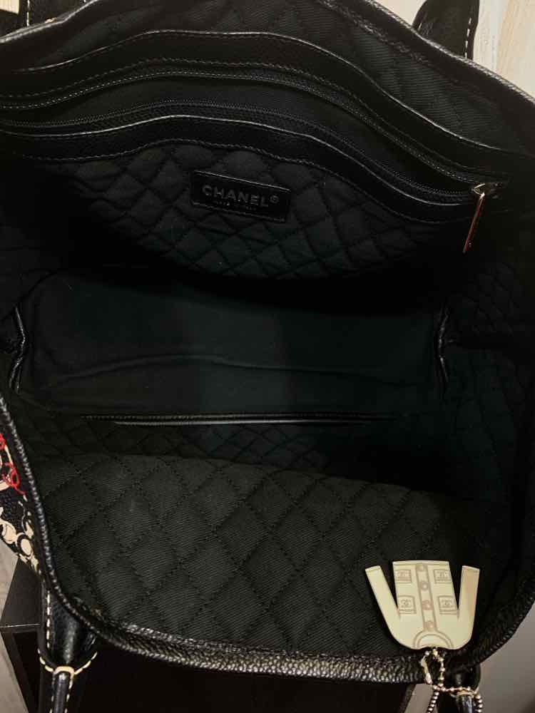 PRE-OWNED CHANEL BLK/WHT/RED Handbag