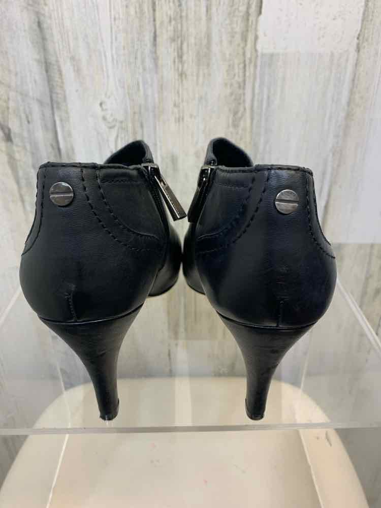 VINCE CAMUTO SHOES Shoe Size 10 Black Leather BOOTIE Shoes