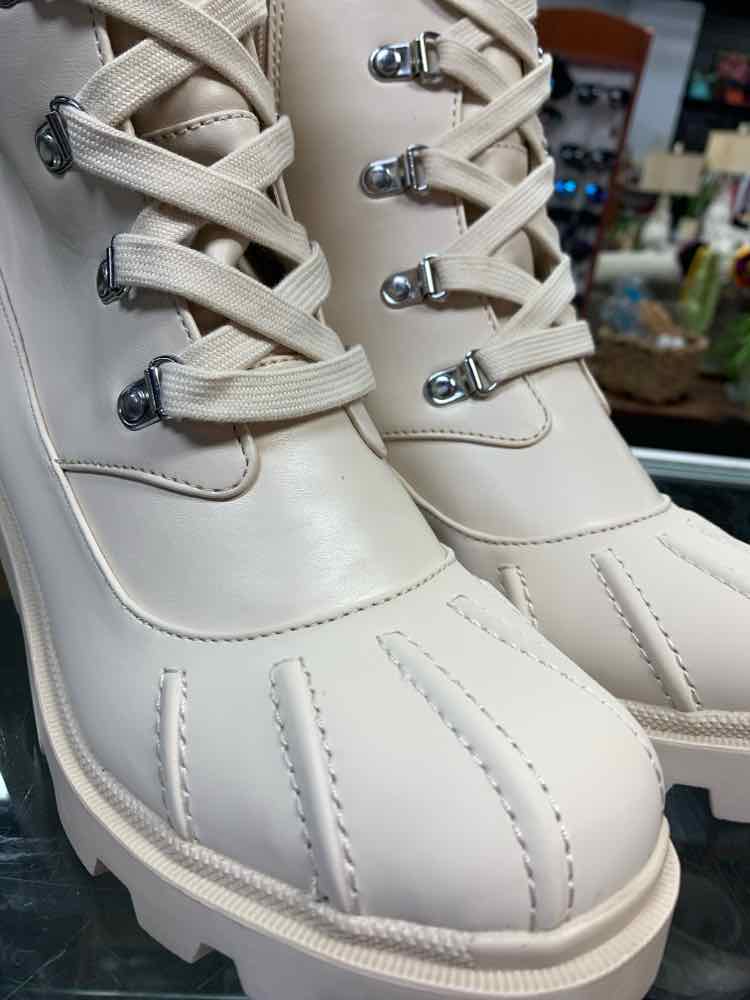 NWT STEVE MADDEN SHOES Shoe Size 10 OFF WHITE ANKLE RAIN Boots