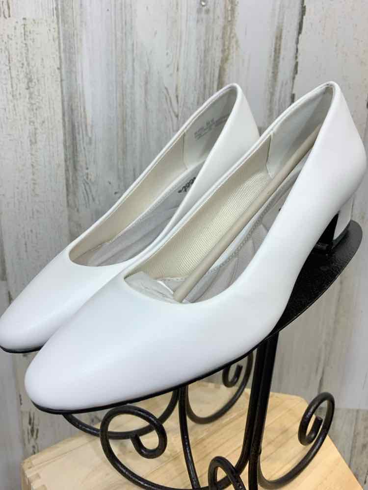 NWOT EASY STREET SHOES Shoe Size 8.5 White 8.5 Shoes