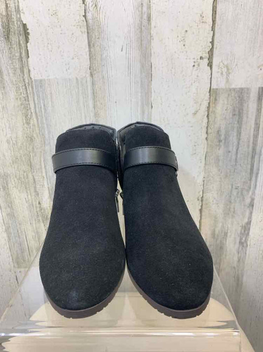 NWT REACTION SHOES Shoe Size 9 Black LOW BOOTS SIDE BUCKLE