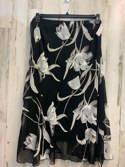 PRE-OWNED METRO WEAR PLUS SIZES Size 1X BLACK/WHITE/GOLD Floral Dress/BLACK/WHIT