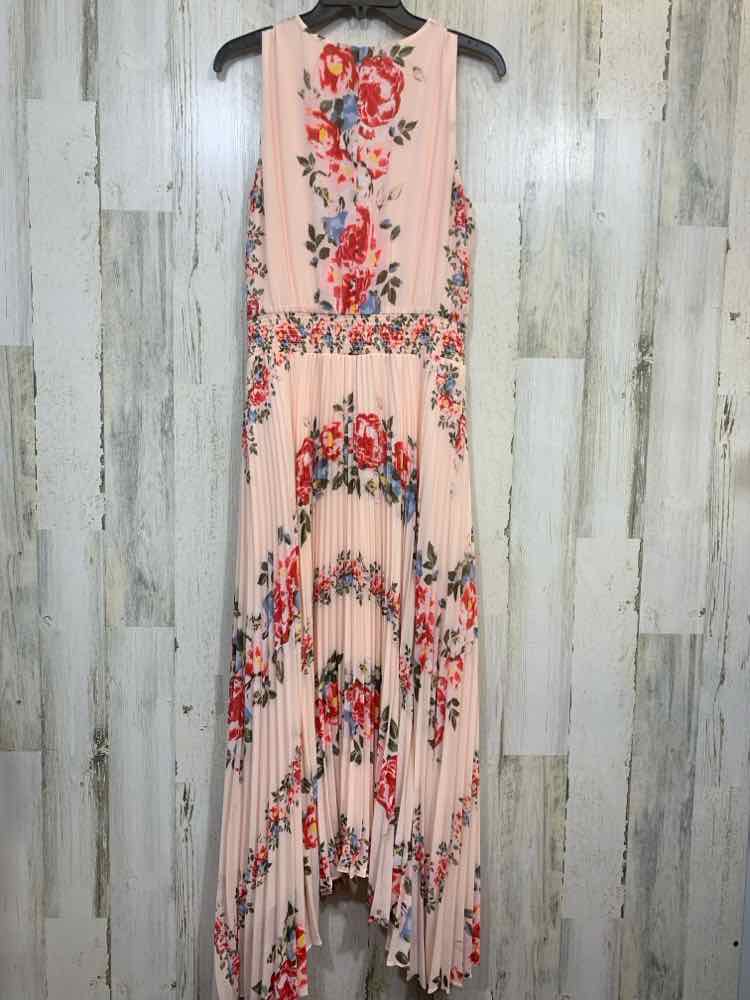 NWT WHITE HOUSE/BLACK MARKET/SMOCKED PLEATED HI-LO ROSE PRINT V-NECK