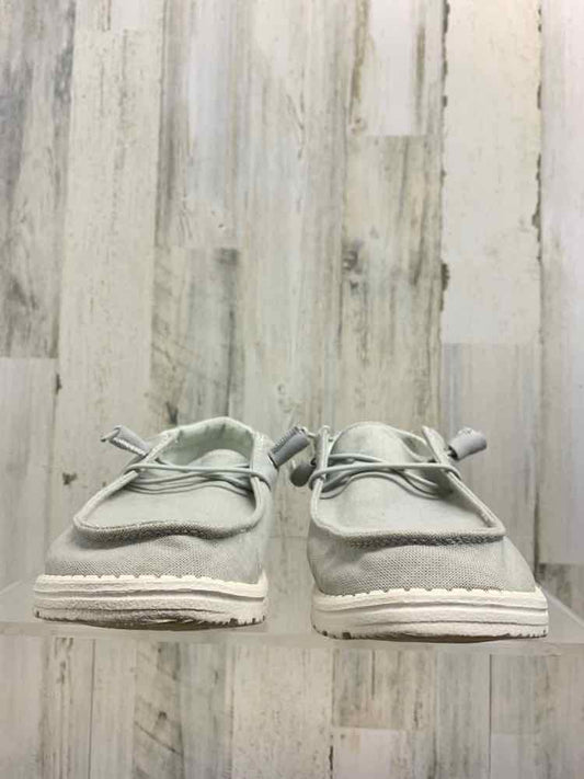 PRE-OWNED GRAY Size 10 Shoes/GRAY HEY DUDE SLIP ON SHOES