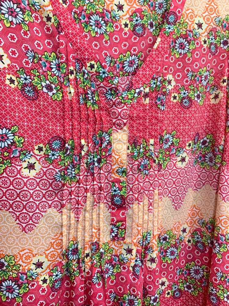 PRE-OWNED DANIELRAINN PLUS SIZES Size 1X Multi-Color Floral SLEEVELESS V  Blouse